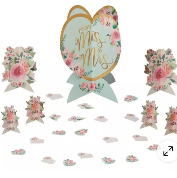 NWT Mint to Be Table Decorating Kit & 4 Packages of Swirl Decorations - Picture 2 of 3